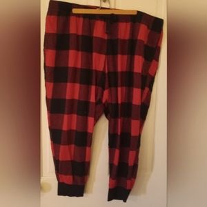 Old Navy black and red plaid pajama pants